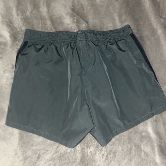 ADIDAS Shorts - Picture 4 of 5